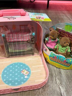 Lil  Woodzeez Family Bears  Playset with Pink Carry Case
